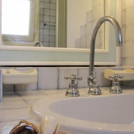 Baia Dei Delfini Aparthotel