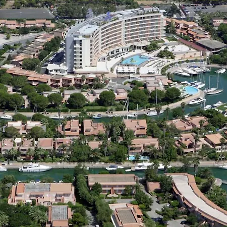 Hotel apartamentowy Baia Dei Delfini 3*