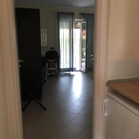Lägenhetshotell Baia Dei Delfini 3*