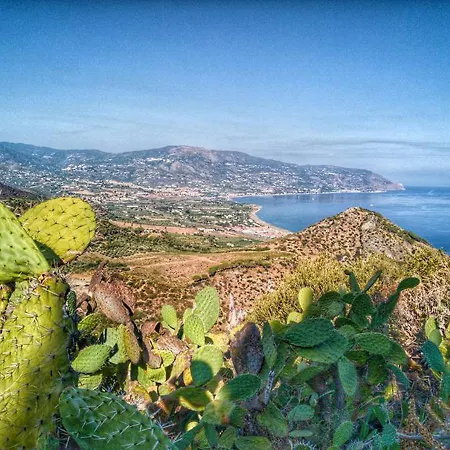 Baia Dei Delfini Aparthotel 3*